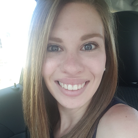 Meet your Posher, Candi - Picture 2 of 2